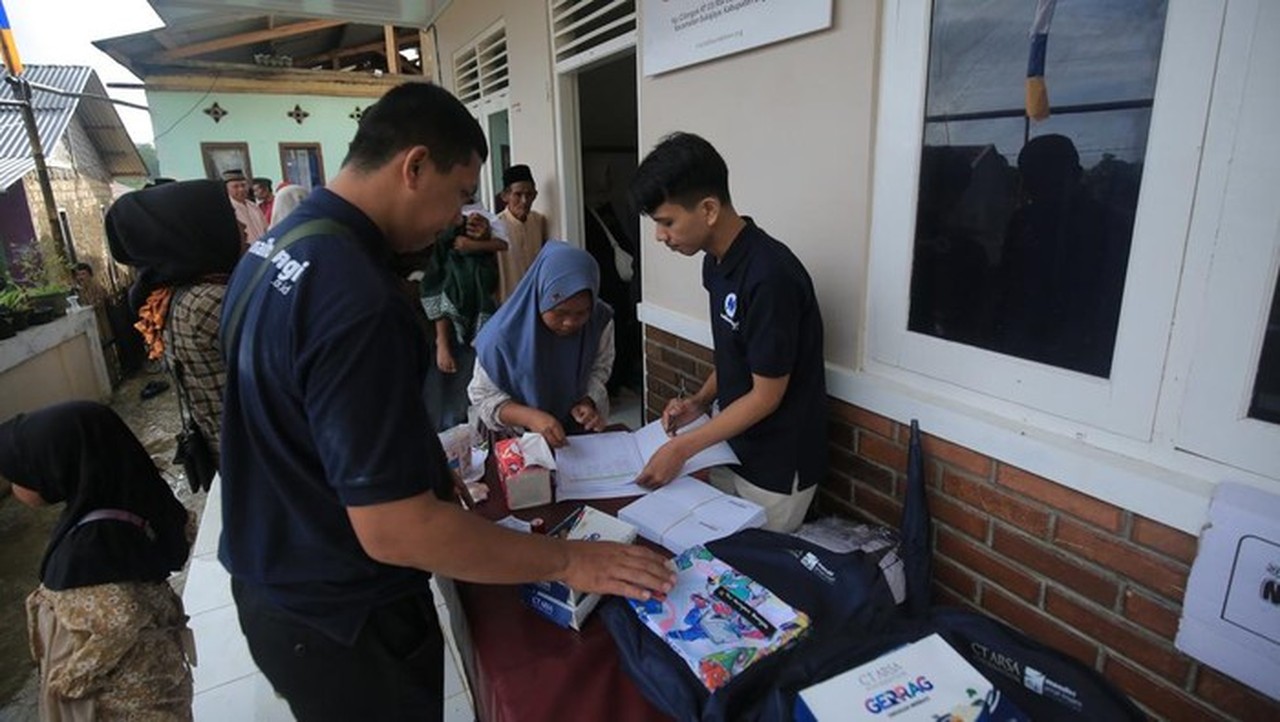 CT ARSA Foundation Sukses Gelar Khitanan Massal Gratis untuk 87 Anak Yatim Dhuafa di Muara Gembong Bekasi CT ARSA Foundation Sukses Gelar Khitanan Massal Gratis untuk 87 Anak Yatim Dhuafa di Muara Gembong Bekasi