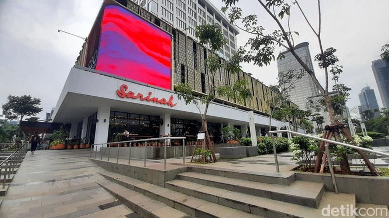 Kebakaran Dekorasi Pita di Fasad Sarinah, Manajemen Pastikan Operasional Tetap Normal