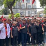 Hasto Ungkap Megawati Peragakan Pentingnya Sarung untuk Korban Bencana di Rapat DPP PDIP