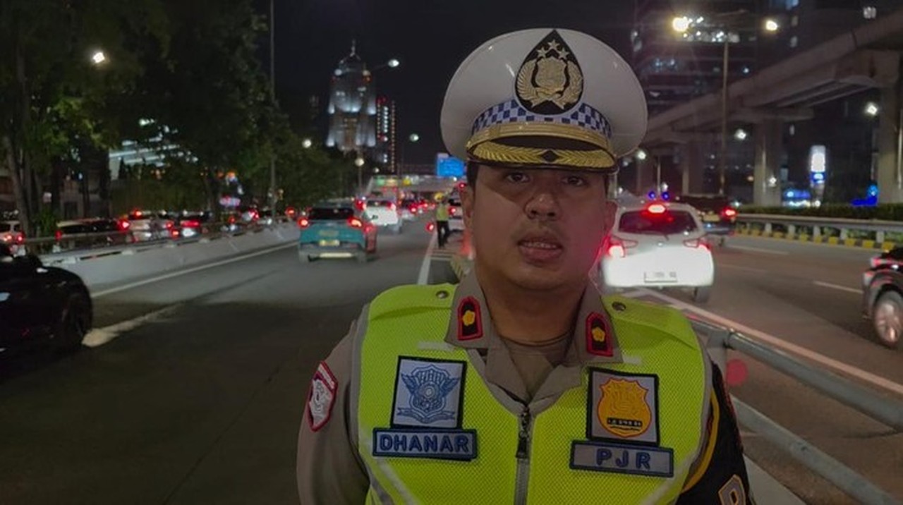 Kompol Dhanar: “Mitigasi Jaga Stabilitas Arus Lalin” di Tol Dalkot Saat Arus Balik Nataru Kompol Dhanar: “Mitigasi Jaga Stabilitas Arus Lalin” di Tol Dalkot Saat Arus Balik Nataru