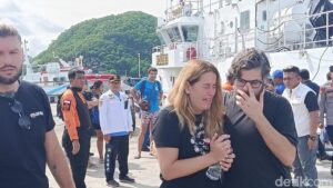 Istri Pelatih Valencia Menangis Histeris di Labuan Bajo, Mohon Bantuan Cari Suami dan Tiga Anaknya Istri Pelatih Valencia Menangis Histeris di Labuan Bajo, Mohon Bantuan Cari Suami dan Tiga Anaknya