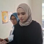 Inara Rusli: “Mau Cabut Laporan” di Polda Metro Jaya Terkait Dugaan Penipuan Insanul Fahmi