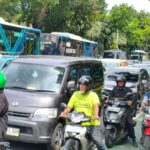 Jalan Medan Merdeka Selatan Macet Total, Buruh Desak Kenaikan UMP Jakarta Jadi Rp 5,8 Juta