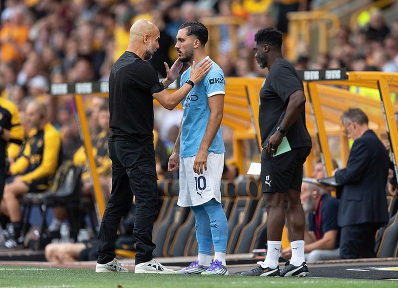 Pep Guardiola Ungkap Kegemasan pada Rayan Cherki: “Terkadang Saya Marahi, Terkadang Ingin Saya Cium”