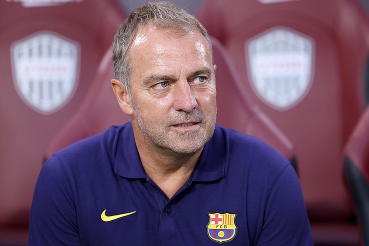 Barcelona Prioritaskan Perpanjangan Kontrak Hansi Flick di Tengah Musim Politik Klub