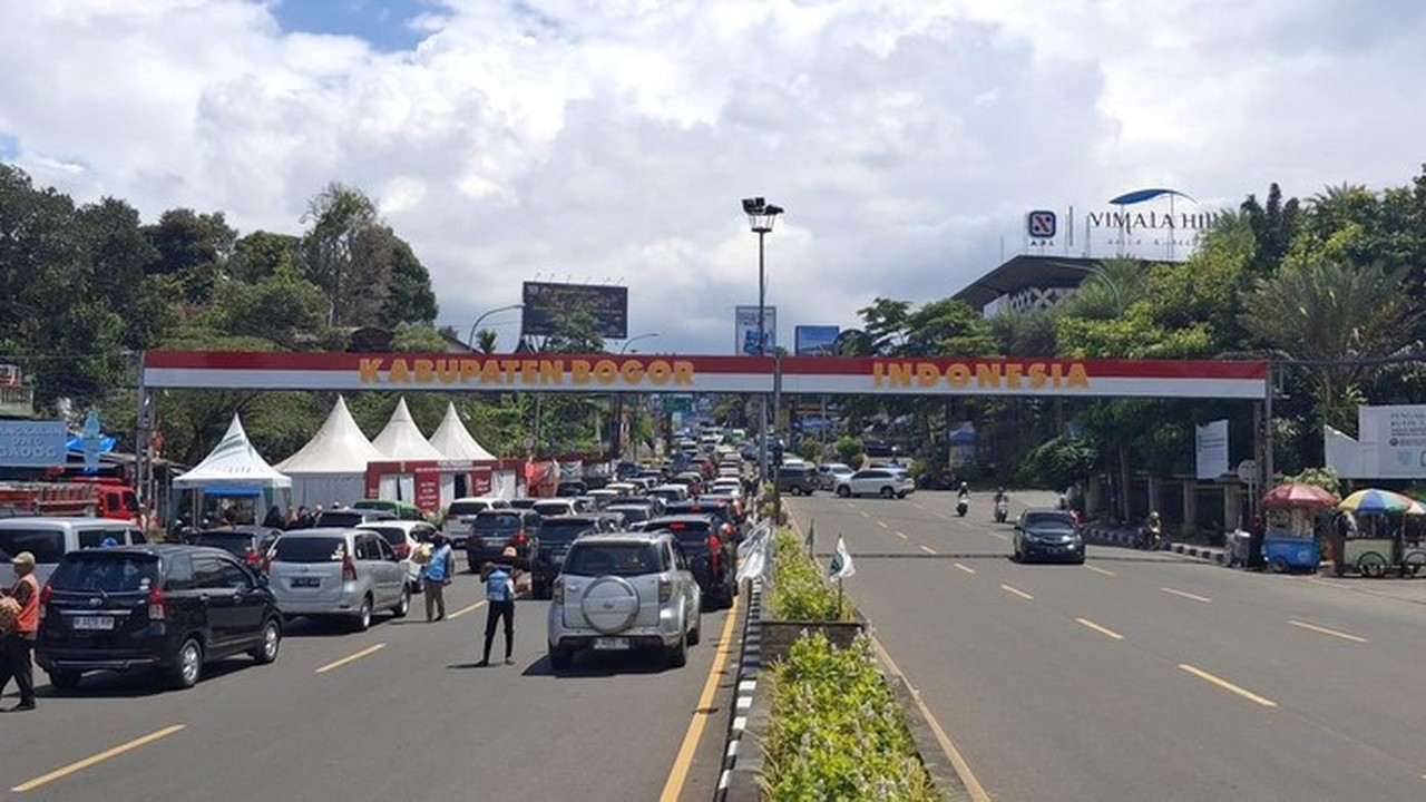 KBO Satlantas Polres Bogor Pastikan Arus Lalin Puncak Relatif Landai, Kepadatan Terjadi di Titik Tertentu