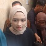 Inara Rusli: “Saya Harus Dengarkan Suami,” Cabut Laporan Terhadap Insanul Fahmi di Polda Metro Jaya