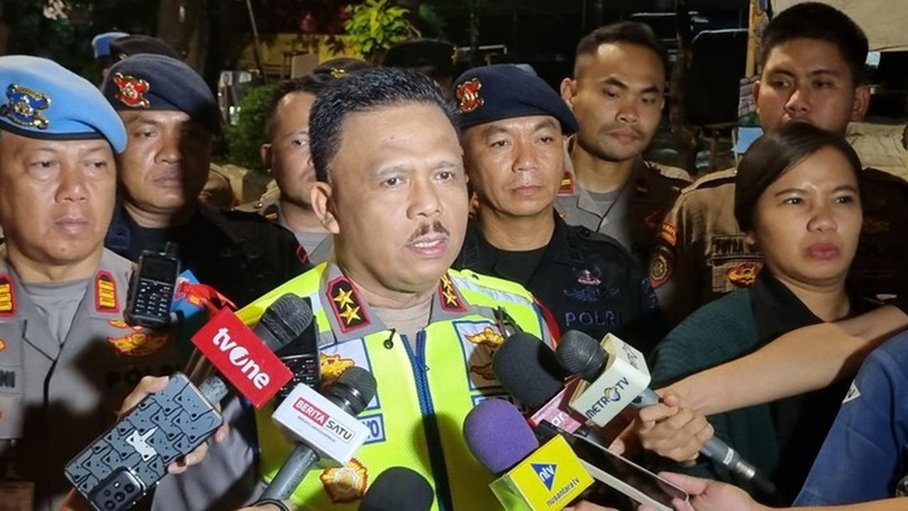 Kakorlantas Polri Catat 1,7 Juta Kendaraan Tinggalkan Jakarta Jelang Puncak Libur Nataru 2025 Kakorlantas Polri Catat 1,7 Juta Kendaraan Tinggalkan Jakarta Jelang Puncak Libur Nataru 2025