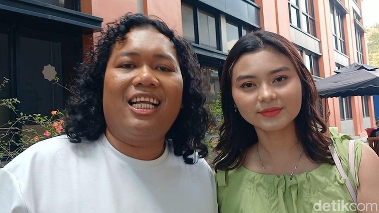 Cesen Ungkap Pernah Tegur Keras Marshel Widianto Terkait Pose Mesra dengan Rekan Kerja Perempuan Cesen Ungkap Pernah Tegur Keras Marshel Widianto Terkait Pose Mesra dengan Rekan Kerja Perempuan