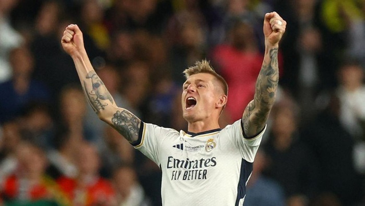 Toni Kroos Ungkap Alasan Pilih Real Madrid: “Klub Itu Seperti Keluarga Besar, Tahun Terbaik Karier Saya” Toni Kroos Ungkap Alasan Pilih Real Madrid: “Klub Itu Seperti Keluarga Besar, Tahun Terbaik Karier Saya”